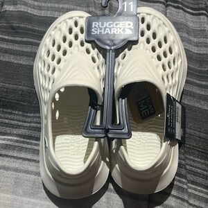 Girls Crock Size 11 Color White.